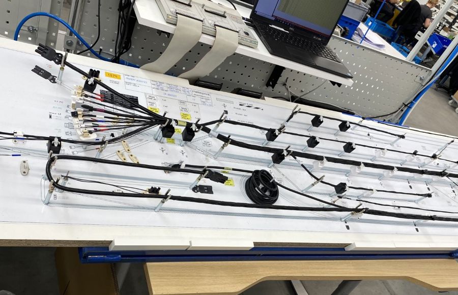 Branched wire harness positioned on a routing fixture